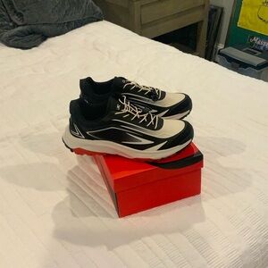 Sporty Black and White Sneakers for Casual Wear